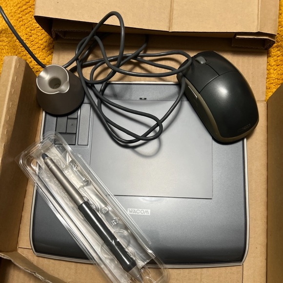 Wacom Intuos3 X USB Graphics Tablet PTZ430 with Intuos3 Pen Vintage In  Box